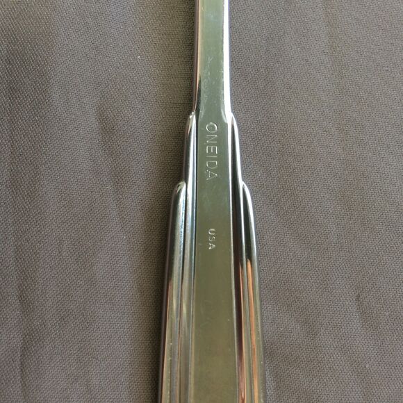 Oneida Vintage Cityscape Oval Soup Spoon Made in USA 7.25 in - Picture 3 of 3